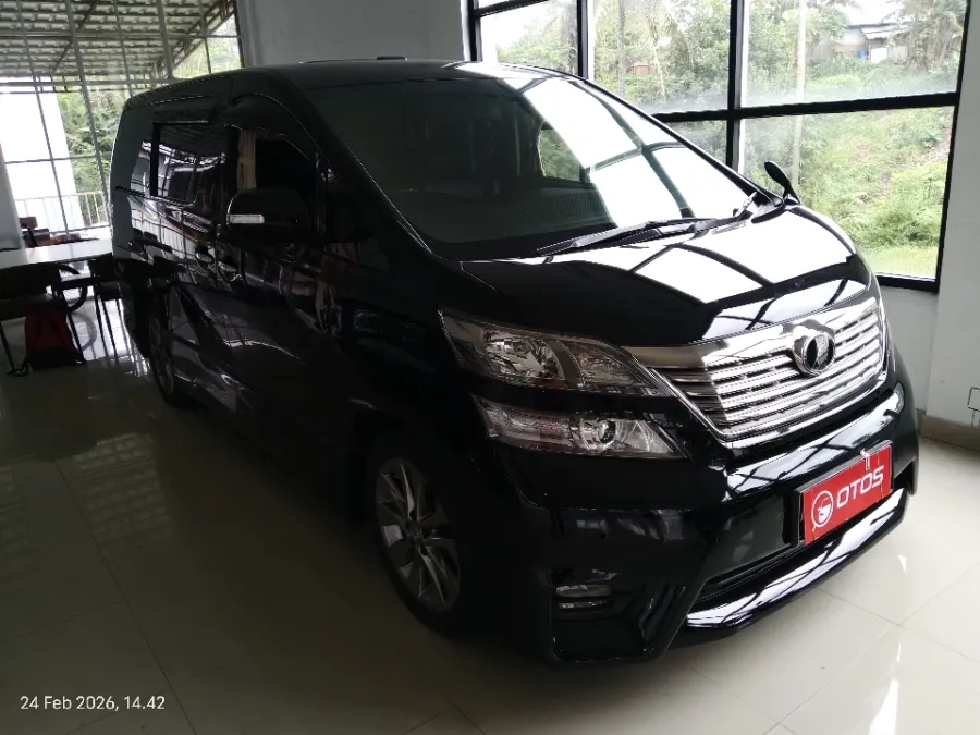 Foto Mobil Bekas Kanan Depan Toyota Vellfire 2.4 Z tahun 2012