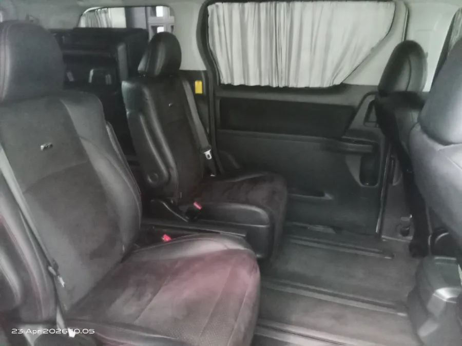 Foto Mobil Bekas Kabin Belakang Toyota Vellfire 2.4 Z tahun 2013