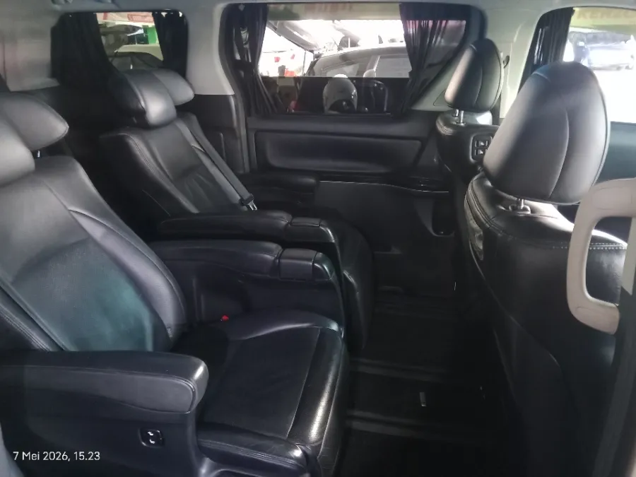 Foto Mobil Bekas Kabin Belakang Toyota Vellfire 2.4 Z tahun 2013