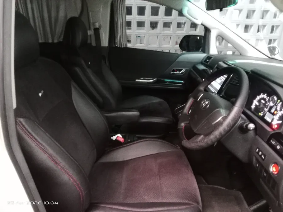 Foto Mobil Bekas Kabin Depan Toyota Vellfire 2.4 Z tahun 2013