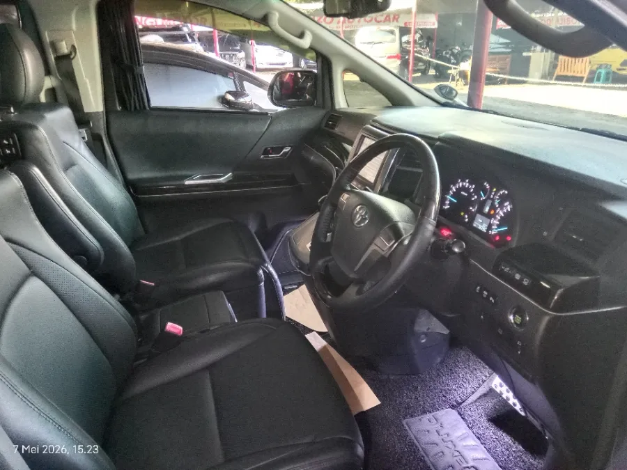 Foto Mobil Bekas Kabin Depan Toyota Vellfire 2.4 Z tahun 2013