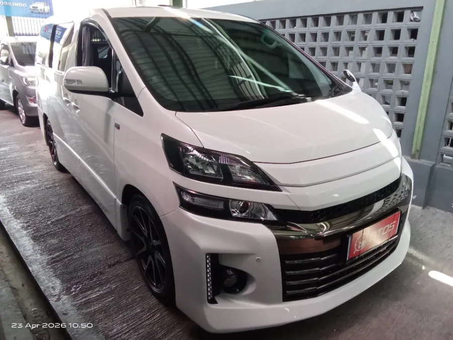 Foto Mobil Bekas Kanan Depan Toyota Vellfire 2.4 Z tahun 2013