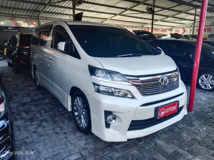 Foto Mobil Bekas Kanan Depan Toyota Vellfire 2.4 Z tahun 2013