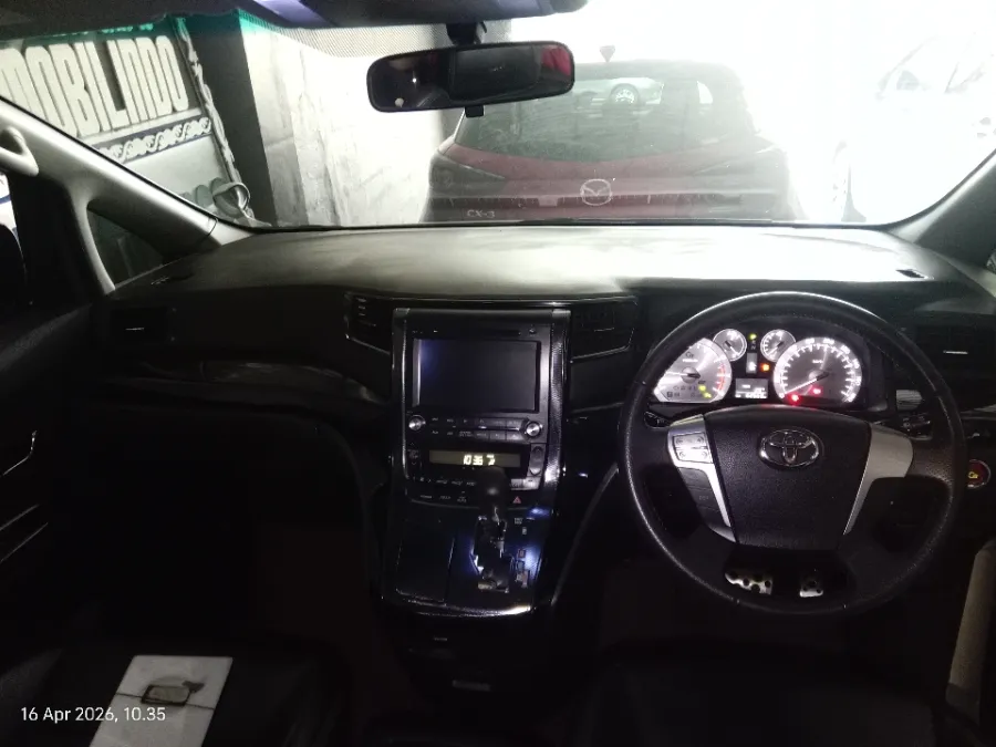 Foto Mobil Bekas Dashboard Toyota Vellfire 2.4 Z tahun 2014