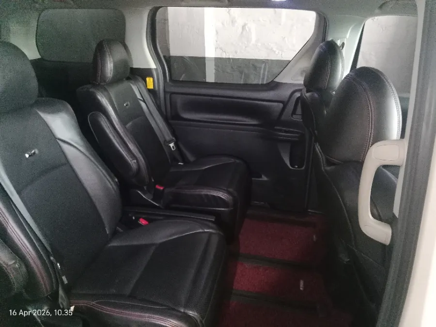 Foto Mobil Bekas Kabin Belakang Toyota Vellfire 2.4 Z tahun 2014