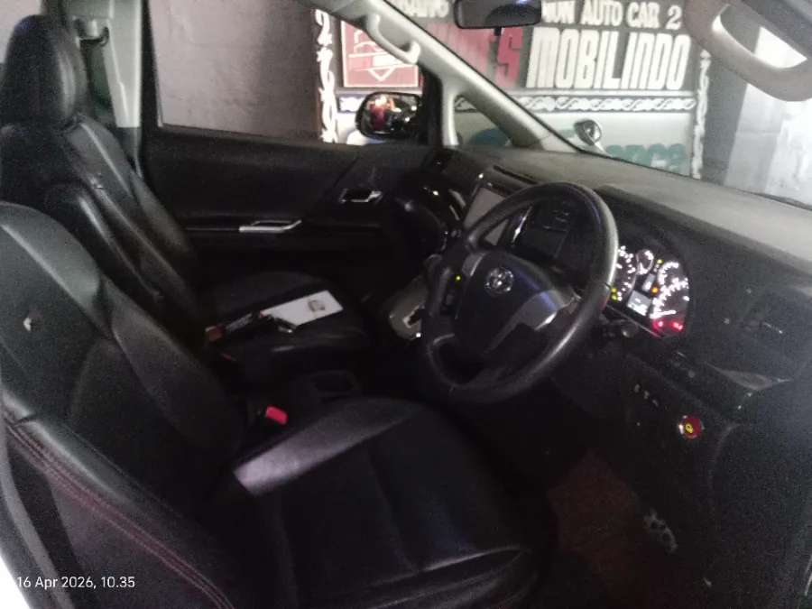 Foto Mobil Bekas Kabin Depan Toyota Vellfire 2.4 Z tahun 2014