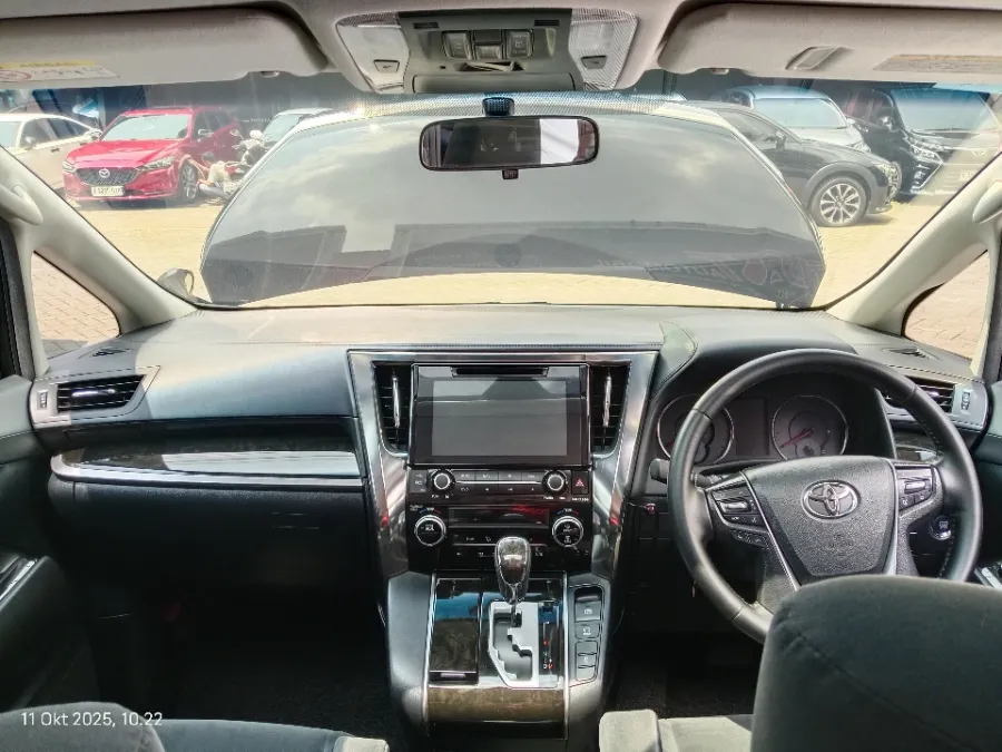 Foto Mobil Bekas Dashboard Toyota Vellfire 2.5 tahun 2015