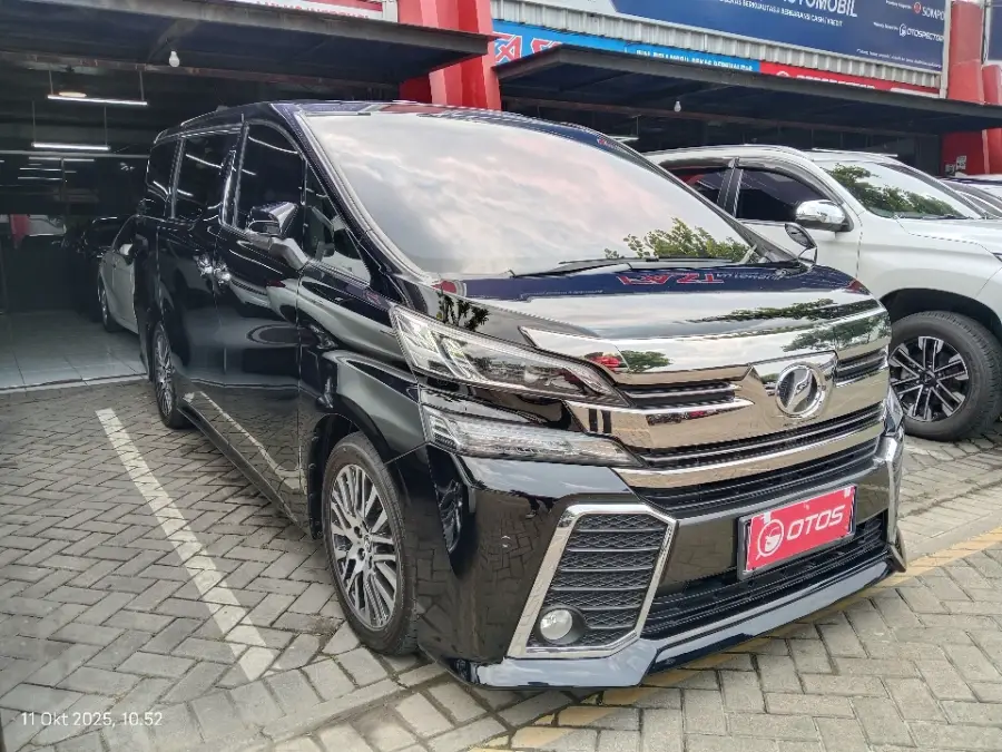 Foto Mobil Bekas Kanan Depan Toyota Vellfire 2.5 tahun 2015