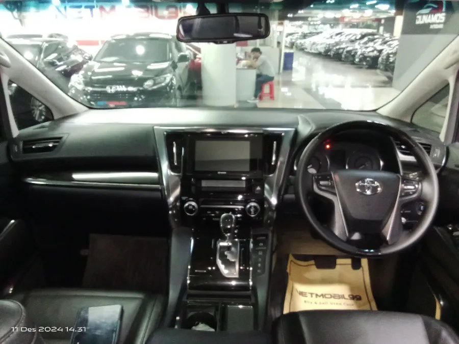Foto Mobil Bekas Dashboard Toyota Vellfire 2.5 G tahun 2016