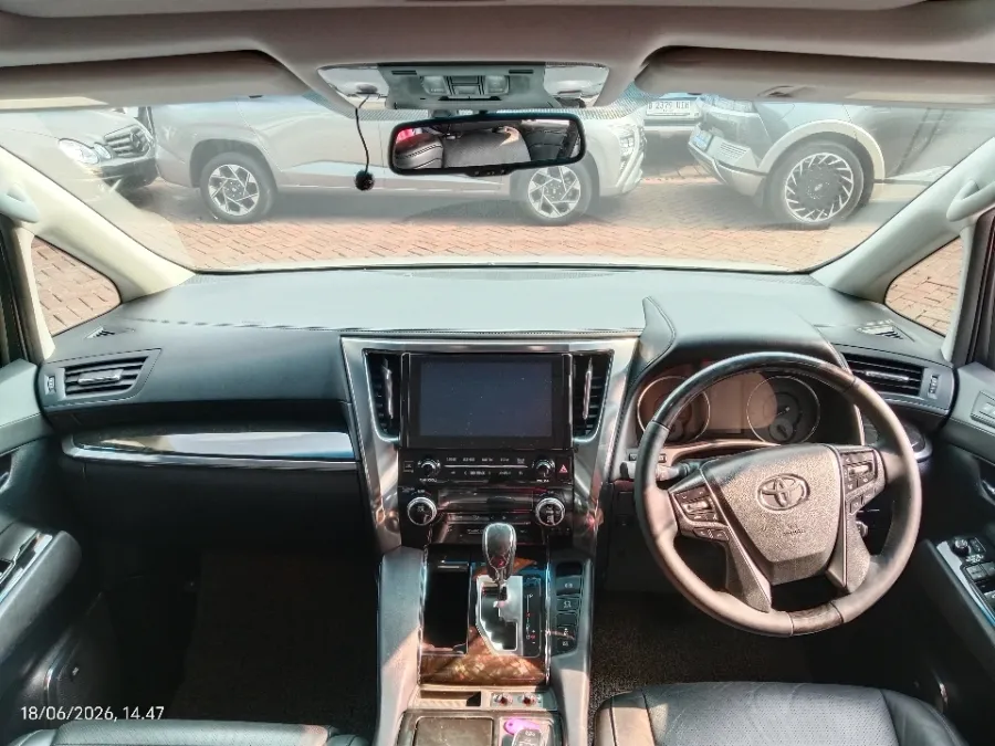 Foto Mobil Bekas Dashboard Toyota Vellfire 2.5 G tahun 2016