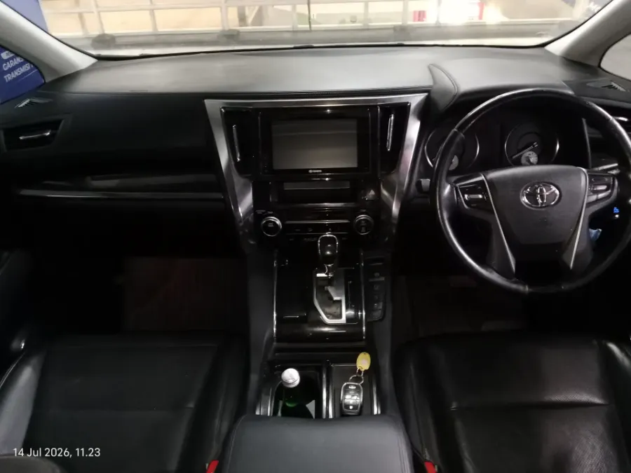 Foto Mobil Bekas Dashboard Toyota Vellfire 2.5 G tahun 2016