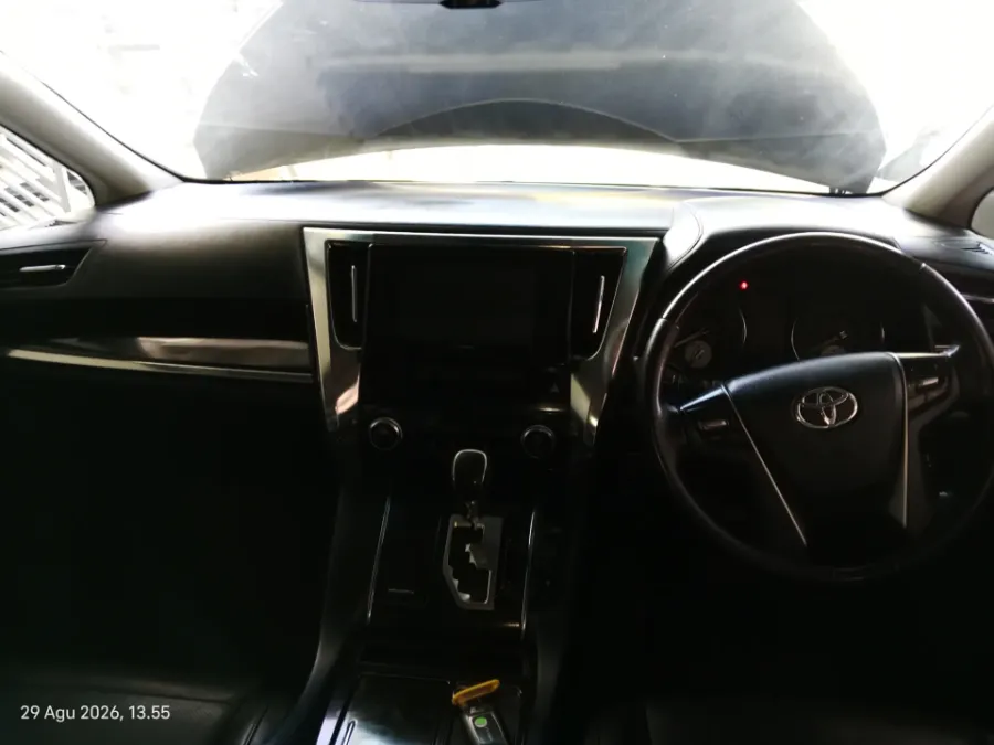 Foto Mobil Bekas Dashboard Toyota Vellfire 2.5 G tahun 2016
