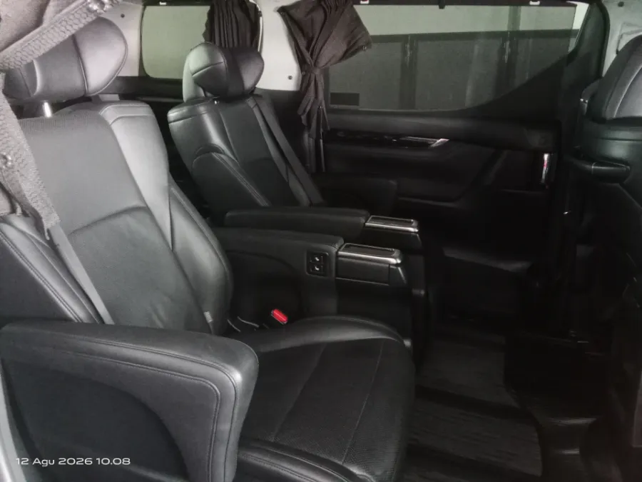 Foto Mobil Bekas Kabin Belakang Toyota Vellfire 2.5 G tahun 2016