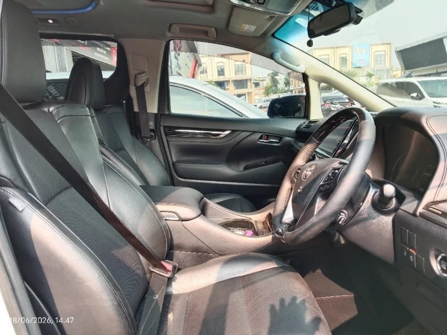 Foto Mobil Bekas Kabin Depan Toyota Vellfire 2.5 G tahun 2016