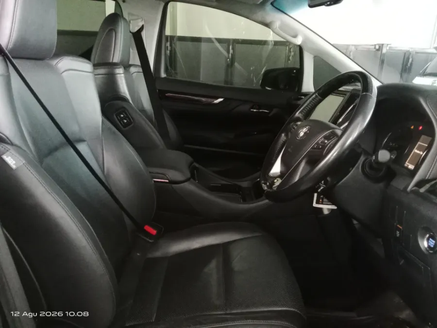 Foto Mobil Bekas Kabin Depan Toyota Vellfire 2.5 G tahun 2016