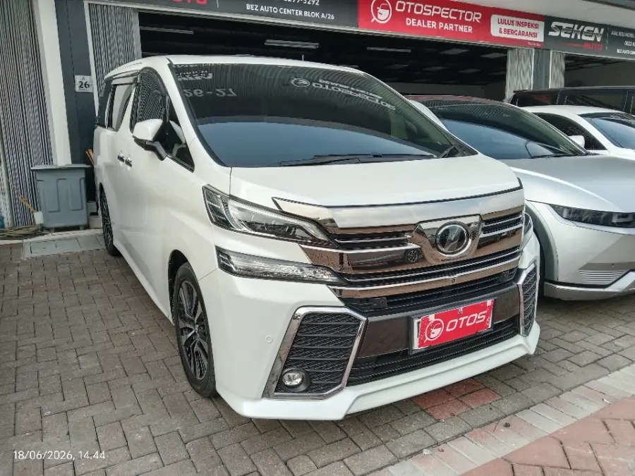 Foto Mobil Bekas Kanan Depan Toyota Vellfire 2.5 G tahun 2016