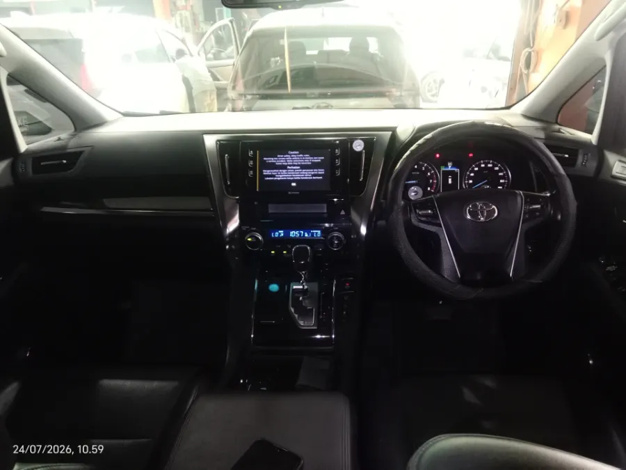 Foto Mobil Bekas Dashboard Toyota Vellfire 2.5 G tahun 2017