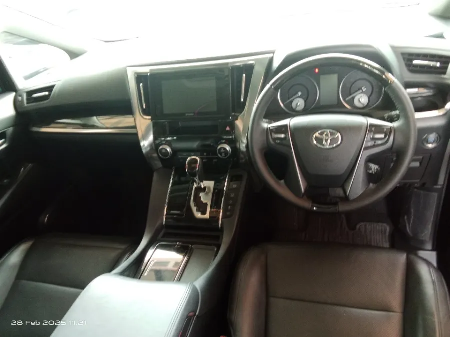 Foto Mobil Bekas Dashboard Toyota Vellfire 2.5 G tahun 2017