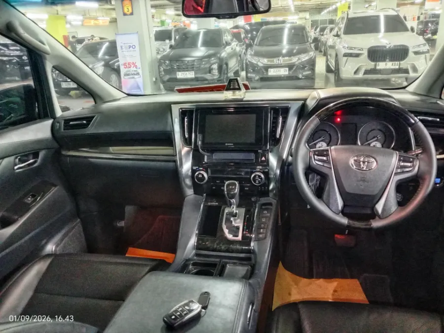 Foto Mobil Bekas Dashboard Toyota Vellfire 2.5 G tahun 2017