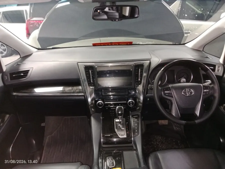 Foto Mobil Bekas Dashboard Toyota Vellfire 2.5 G tahun 2017