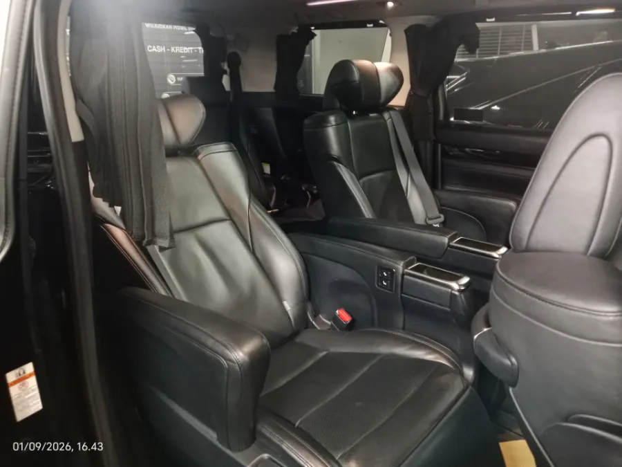 Foto Mobil Bekas Kabin Belakang Toyota Vellfire 2.5 G tahun 2017