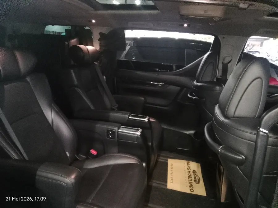 Foto Mobil Bekas Kabin Belakang Toyota Vellfire 2.5 G tahun 2017