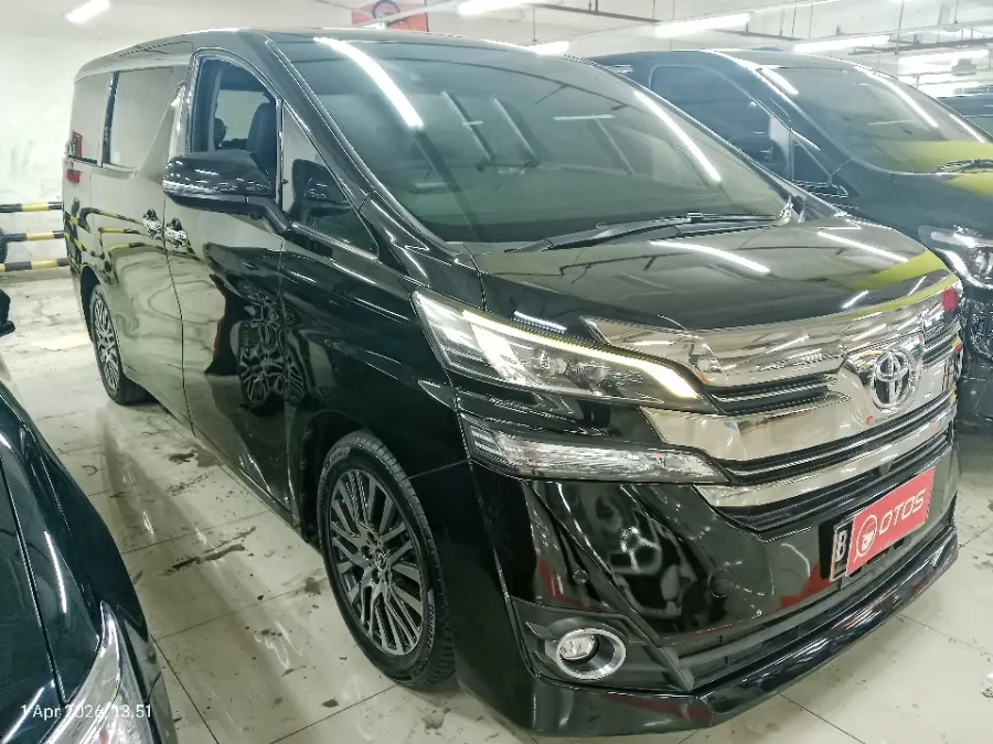 Foto Mobil Bekas Kanan Depan Toyota Vellfire 2.5 G tahun 2017