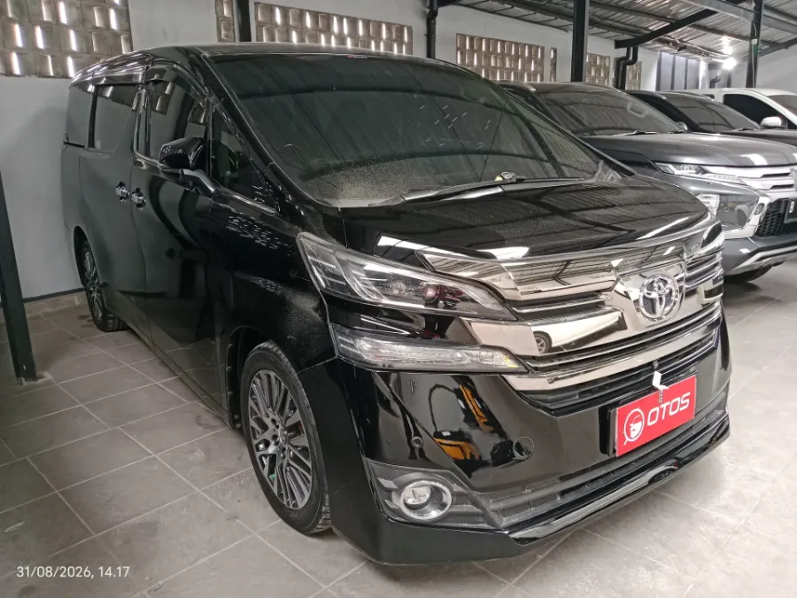 Foto Mobil Bekas Kanan Depan Toyota Vellfire 2.5 G tahun 2017