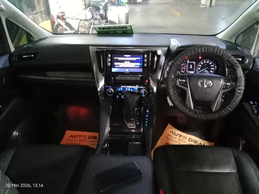 Foto Mobil Bekas Dashboard Toyota Vellfire 2.5 G tahun 2018