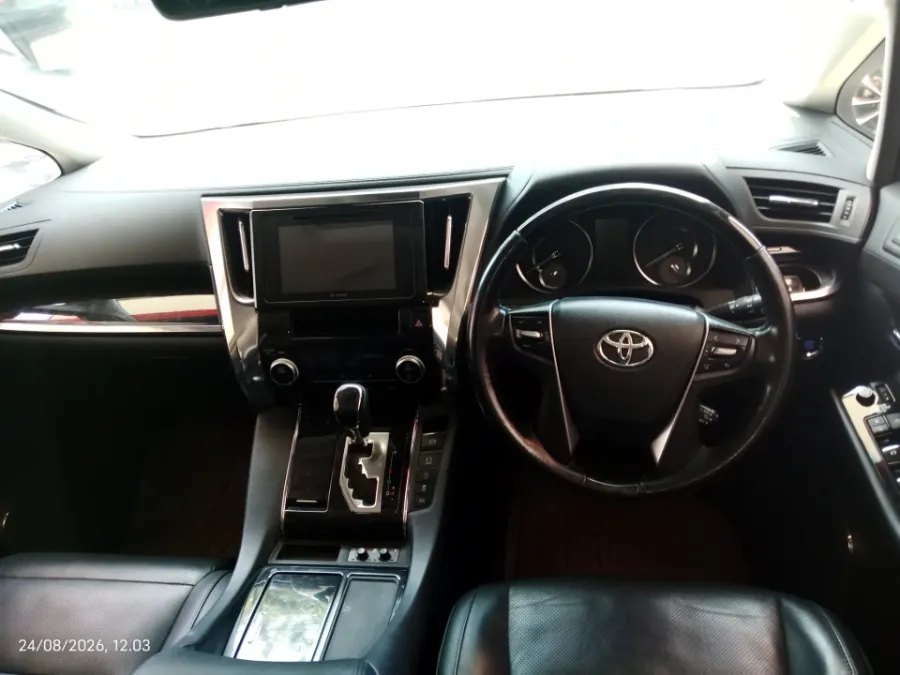 Foto Mobil Bekas Dashboard Toyota Vellfire 2.5 G tahun 2018