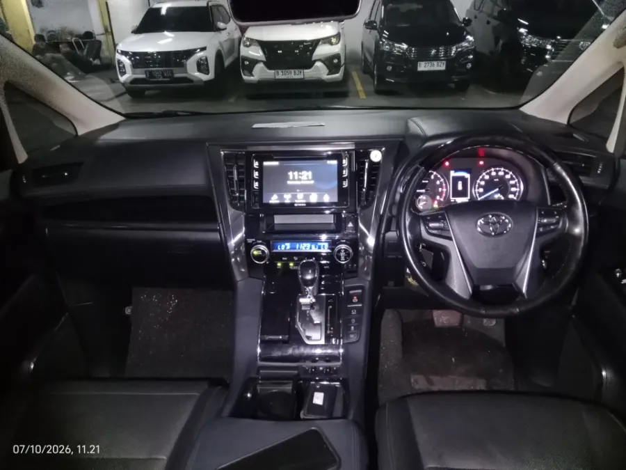 Foto Mobil Bekas Dashboard Toyota Vellfire 2.5 G tahun 2018