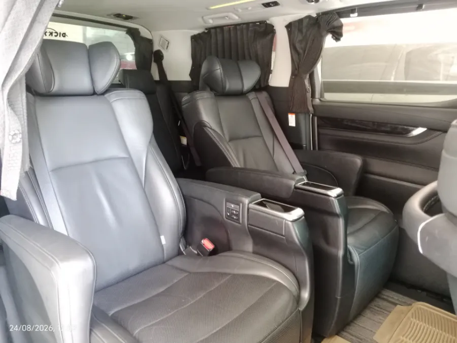 Foto Mobil Bekas Kabin Belakang Toyota Vellfire 2.5 G tahun 2018