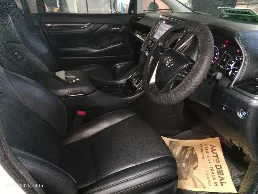 Foto Mobil Bekas Kabin Depan Toyota Vellfire 2.5 G tahun 2018