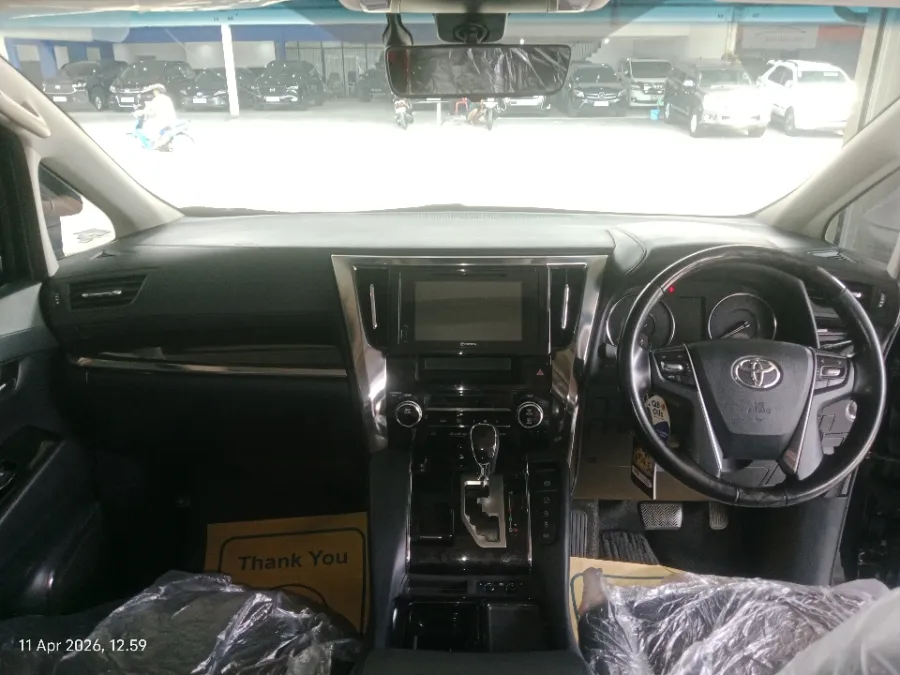Foto Mobil Bekas Dashboard Toyota Vellfire 2.5 G tahun 2019