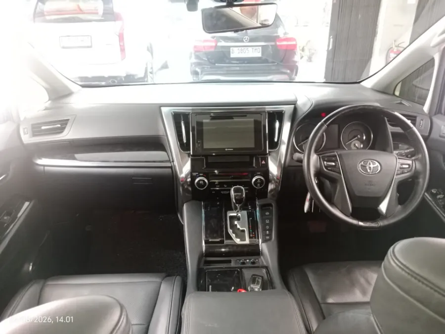 Foto Mobil Bekas Dashboard Toyota Vellfire 2.5 G tahun 2019
