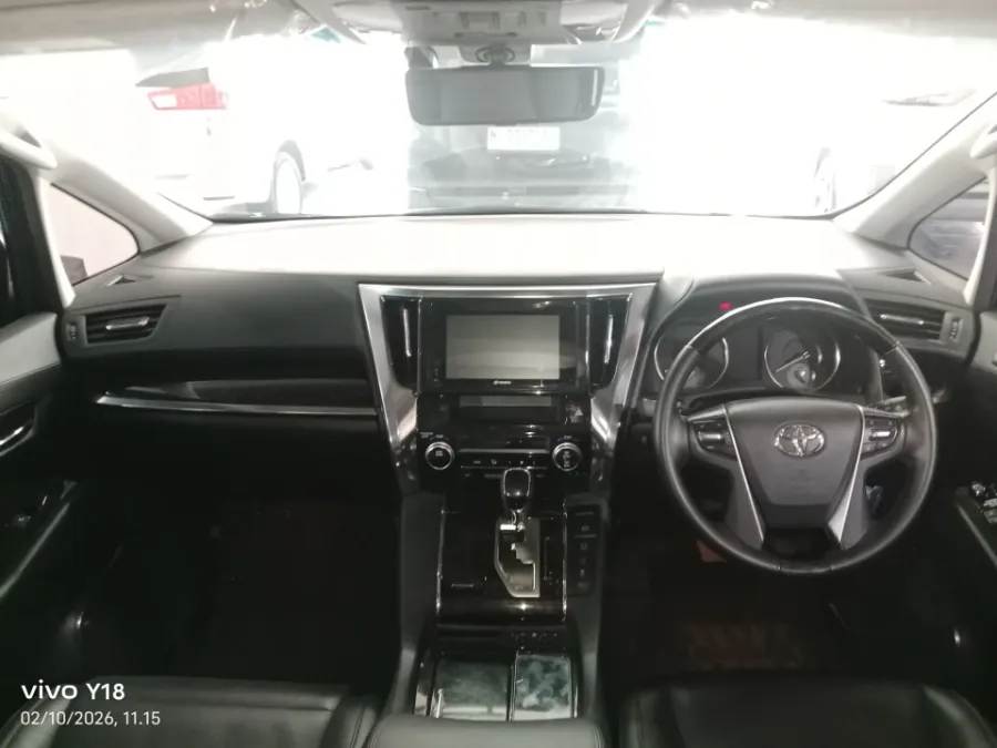 Foto Mobil Bekas Dashboard Toyota Vellfire 2.5 G tahun 2019