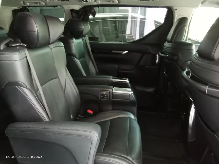 Foto Mobil Bekas Kabin Belakang Toyota Vellfire 2.5 G tahun 2019