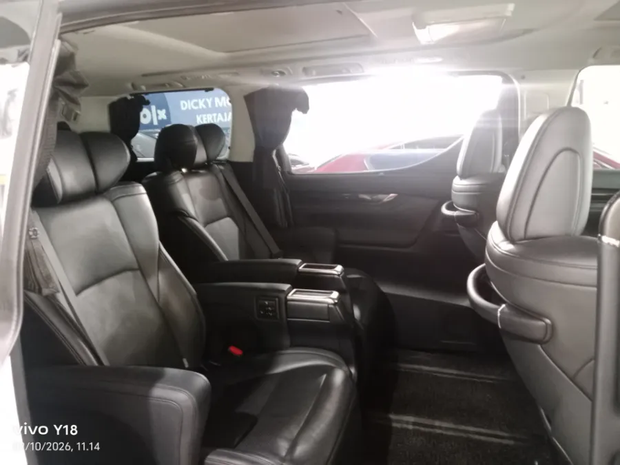 Foto Mobil Bekas Kabin Belakang Toyota Vellfire 2.5 G tahun 2019