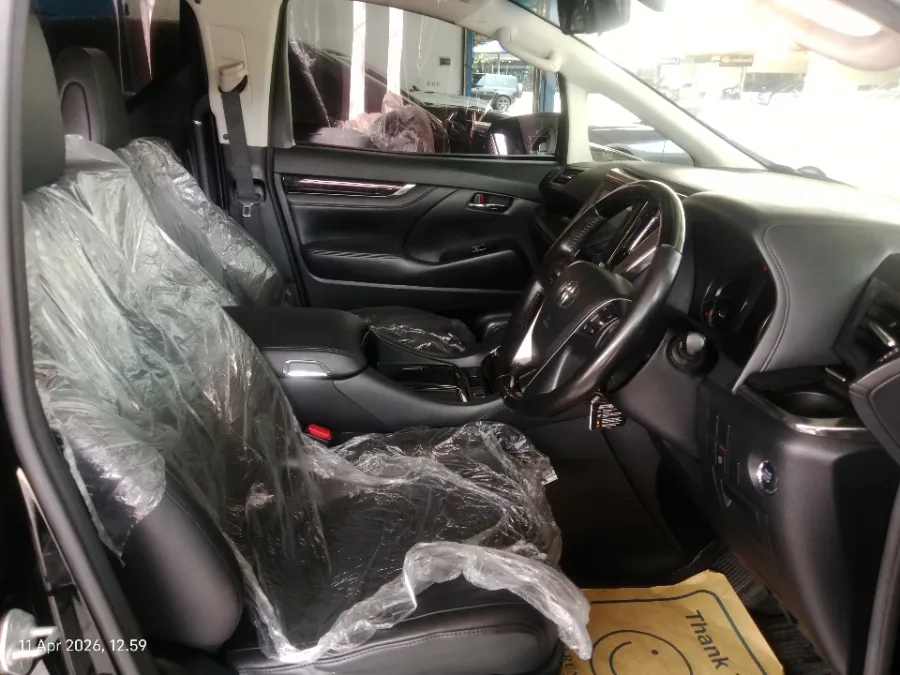 Foto Mobil Bekas Kabin Depan Toyota Vellfire 2.5 G tahun 2019