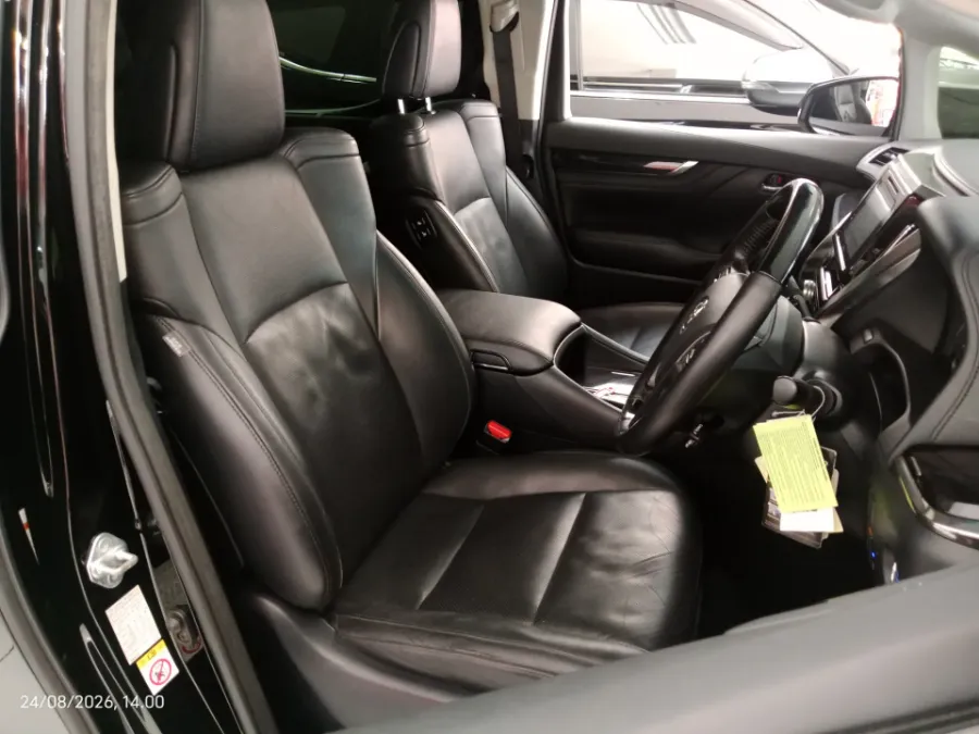 Foto Mobil Bekas Kabin Depan Toyota Vellfire 2.5 G tahun 2019