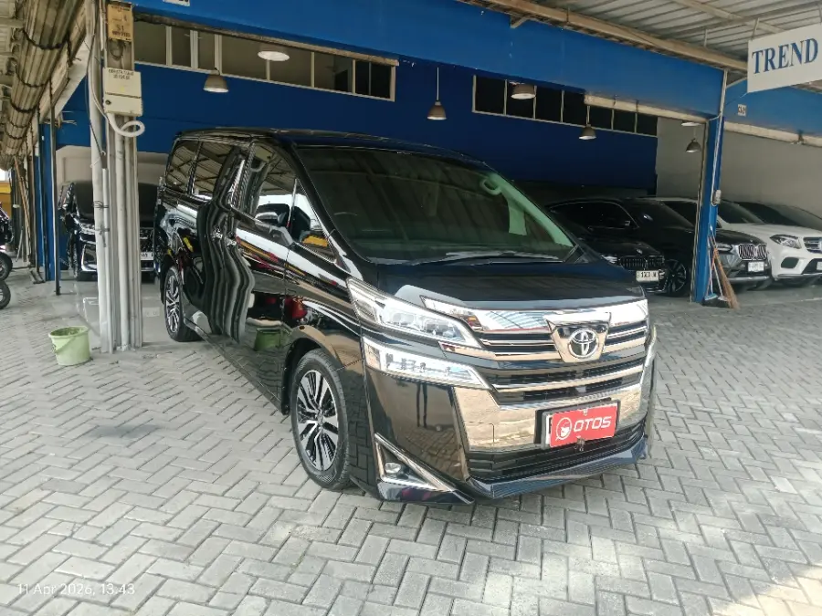 Foto Mobil Bekas Kanan Depan Toyota Vellfire 2.5 G tahun 2019
