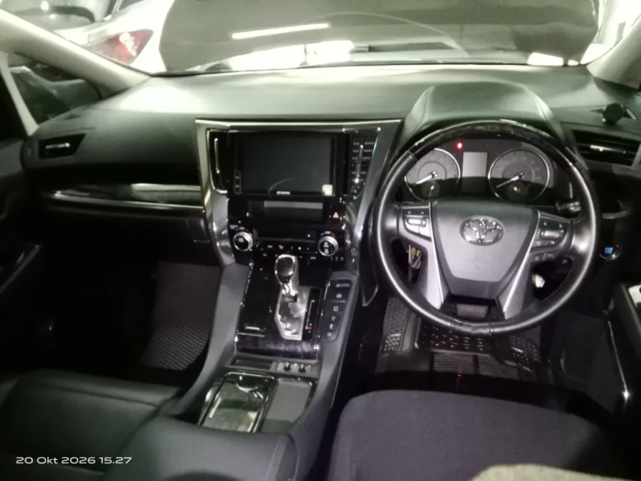 Foto Mobil Bekas Dashboard Toyota Vellfire 2.5 G tahun 2020