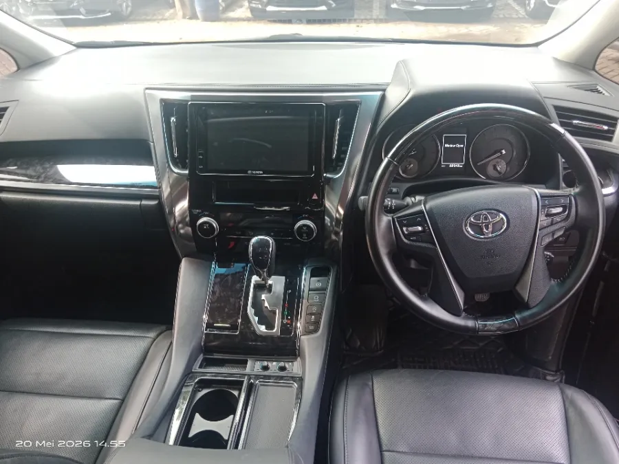 Foto Mobil Bekas Dashboard Toyota Vellfire 2.5 G tahun 2021
