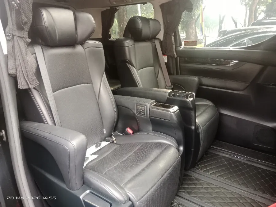 Foto Mobil Bekas Kabin Belakang Toyota Vellfire 2.5 G tahun 2021
