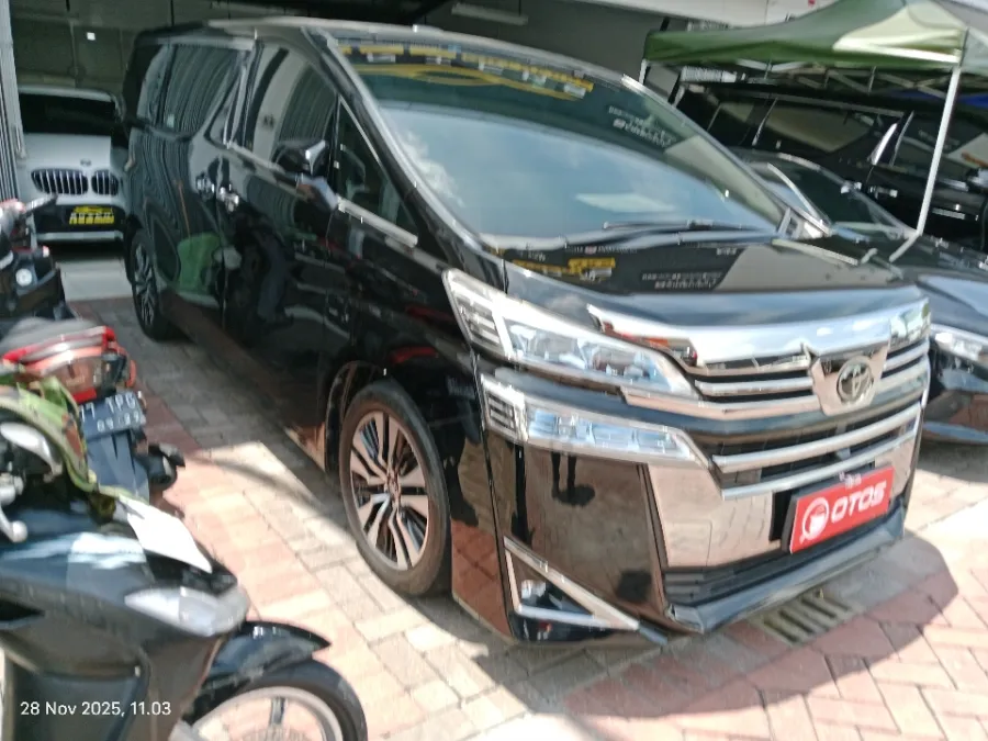 Foto Mobil Bekas Kanan Depan Toyota Vellfire 2.5 G tahun 2021