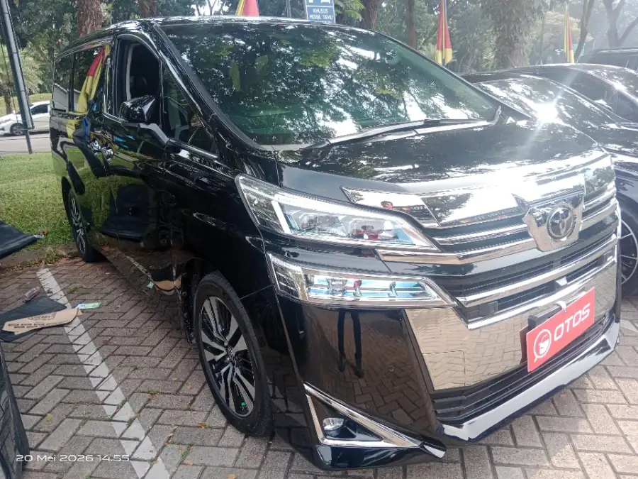 Foto Mobil Bekas Kanan Depan Toyota Vellfire 2.5 G tahun 2021