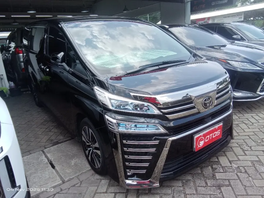 Foto Mobil Bekas Kanan Depan Toyota Vellfire 2.5 G tahun 2023