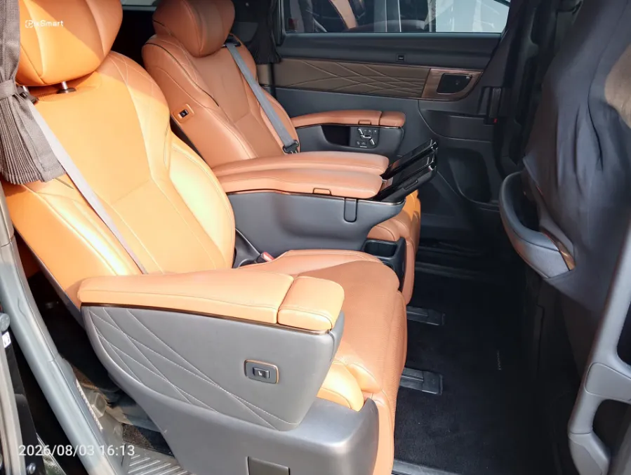 Foto Mobil Bekas Kabin Belakang Toyota Vellfire 2.5 HEV VIP tahun 2024