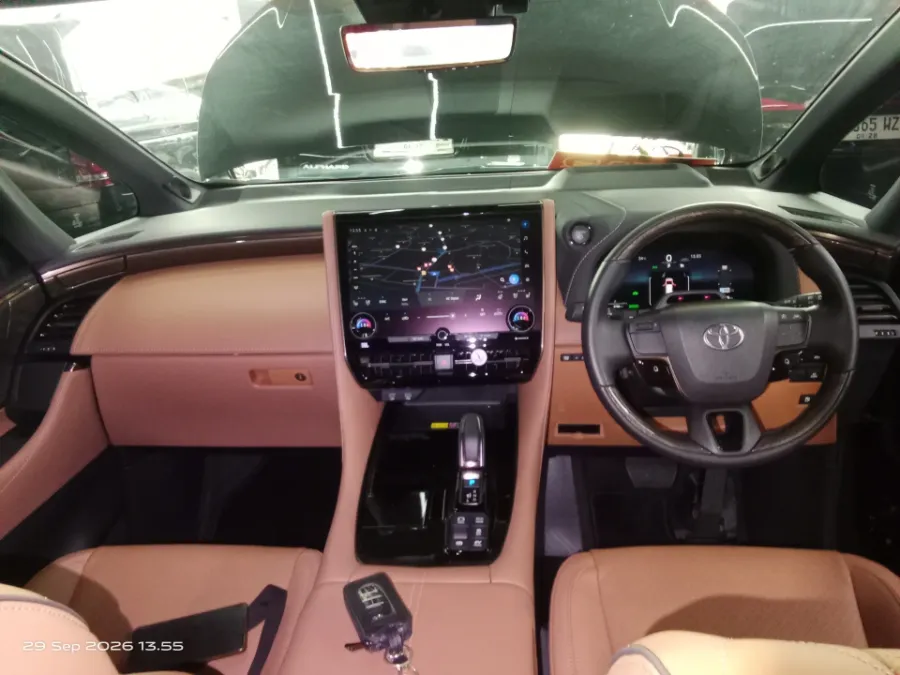 Foto Mobil Bekas Dashboard Toyota Vellfire 2.5 HEV VIP tahun 2025