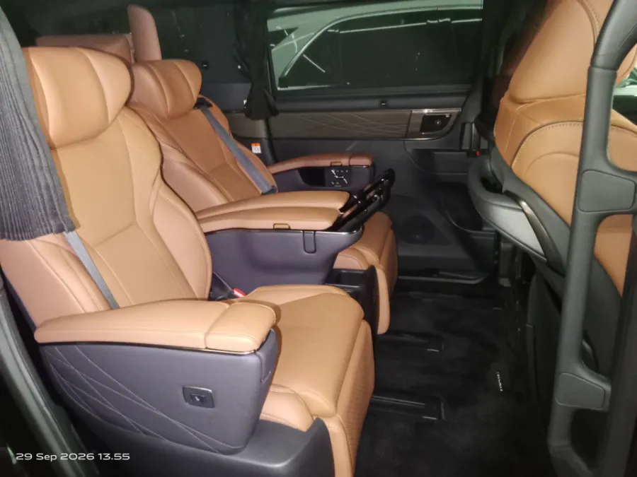 Foto Mobil Bekas Kabin Belakang Toyota Vellfire 2.5 HEV VIP tahun 2025